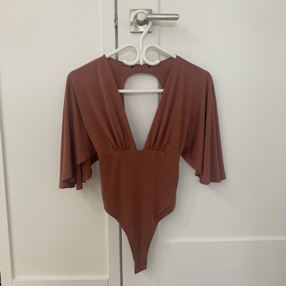 TWO SEXY CUT OUT FLARE SLEEVE BODYSUITS - Picture 7 of 8